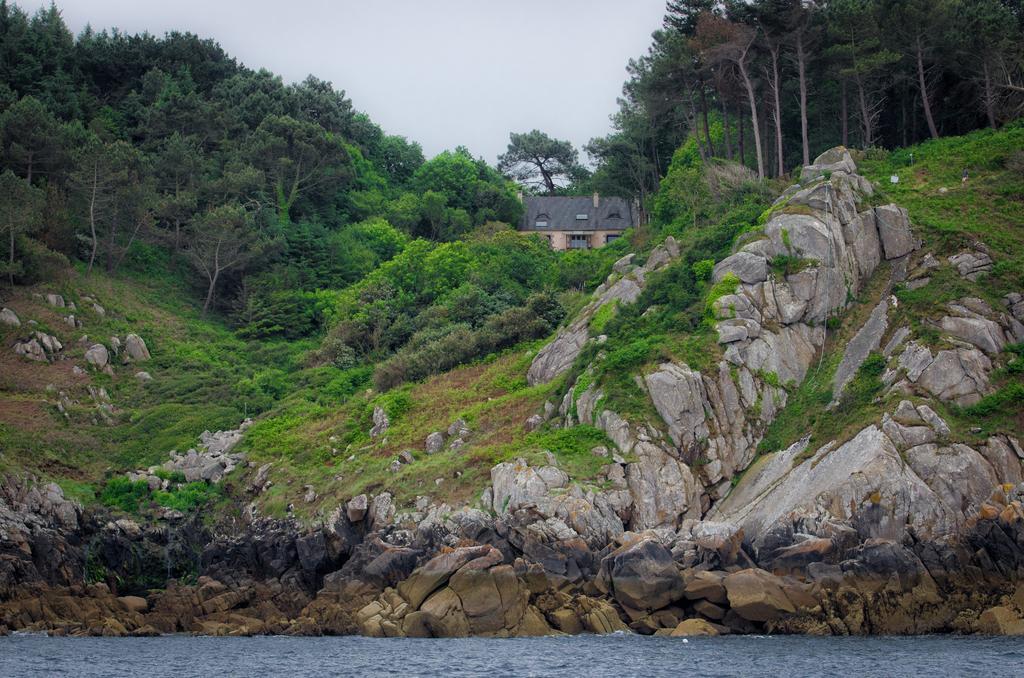 福斯巴萨斯住宿加早餐旅馆 Poullan-sur-Mer 外观 照片
